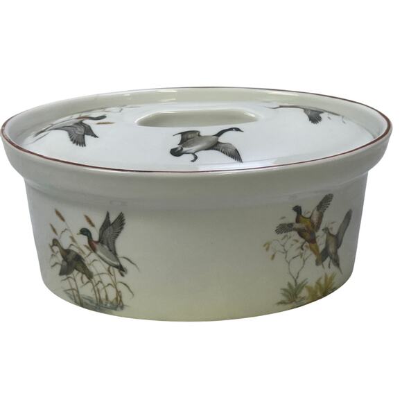 Porcelaine de Paris Vintage Oval Covered Baker Hand Painted Waterfowl Design - Picture 3 of 9